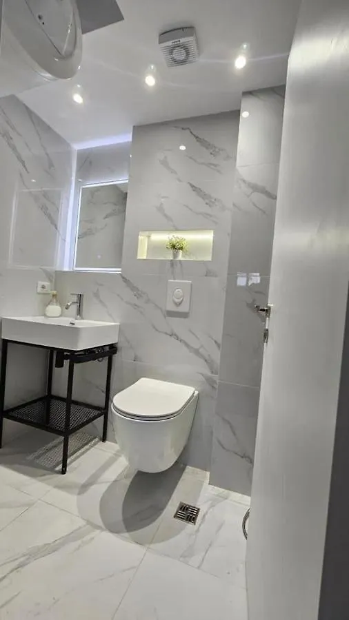 City Center Apartment Tirana 0*,